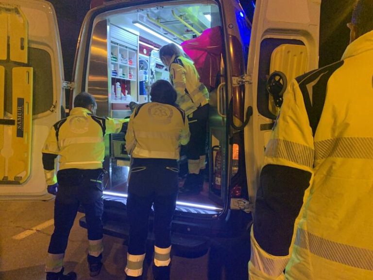 En estado muy grave un hombre tras perder el control de su moto y salir despedido 20 metros en Plaza de Lima