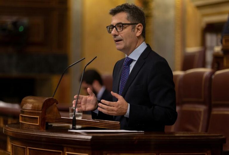 Críticas a Bolaños por felicitar la Navidad a la 