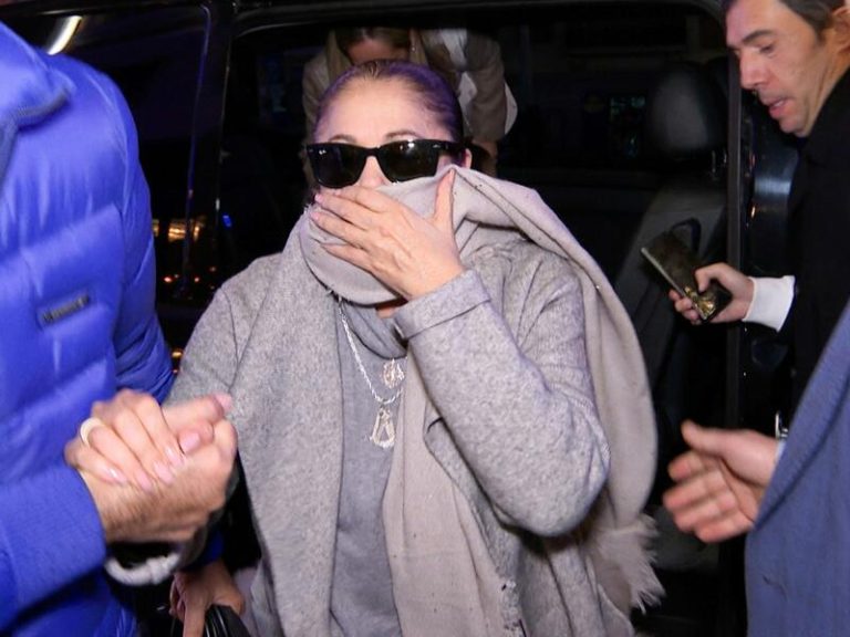 Isabel Pantoja reaparece y hace frente al ataque de Francisco Rivera y a la venta de su ático de Fuengirola