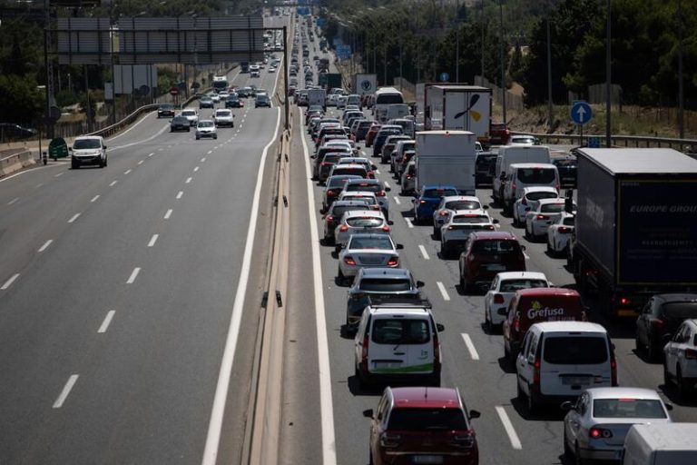 La DGT prevé desde hoy 4,5 millones de desplazamientos en España para finalizar el 2023 y comenzar el 2024
