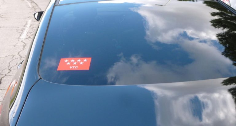 En día de lluvia los Taxis salvan a los usuarios de las VTC