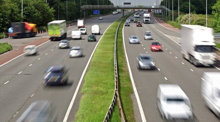 Cuidado si haces esto en la carretera, porque la DGT quiere multarte a partir de ahora