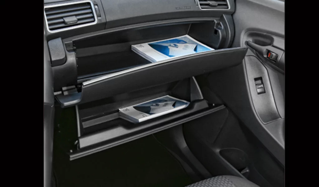 Esto es todo lo que debes llevar en la guantera de tu coche, según un experto 139 El manual y los documentos del coche, imprescindibles