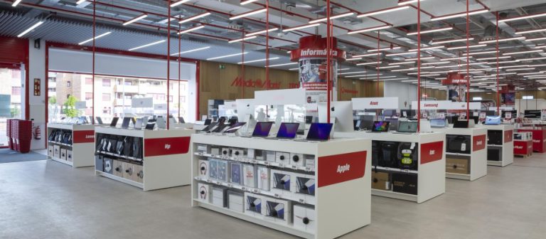 Este altavoz Bluetooth de MediaMarkt está tirado de precio y te vendrá de perlas en fin de año