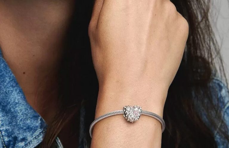 A un precio deslumbrante Amazon tiene esta joya de Pandora perfecta para regalar en Navidad