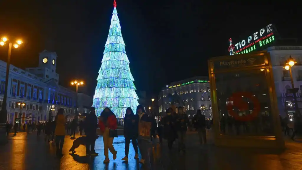 EL ENCENDIDO DEL ÁRBOL EN LA PUERTA DEL SOL
