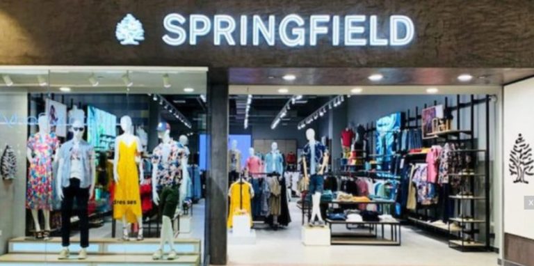 Abrigo Springfield: el complemento perfecto para tu look de Navidad