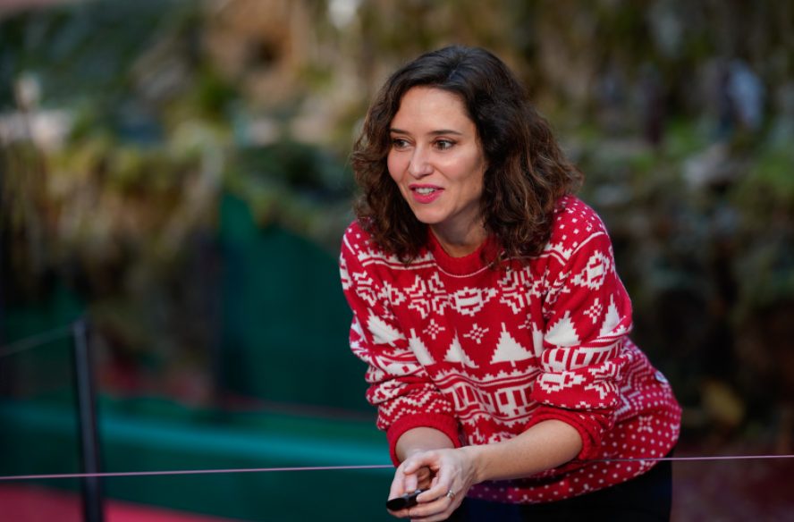 Lo más vendido de esta Navidad es… ¡el jersey del Metro de Madrid! 20 moda