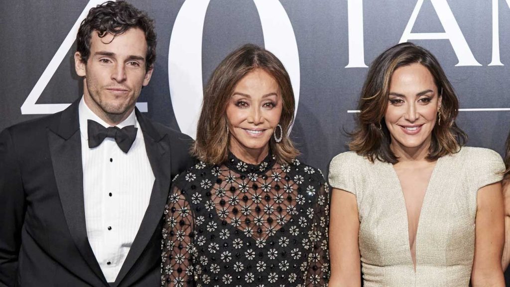 Carmen Lomana no se lo aguanta y suelta la liebre sobre el nuevo libro de cocina de Tamara Falcó e Isabel Preysler 201 ¿Autenticidad Culinary o Estrategia de Marketing?