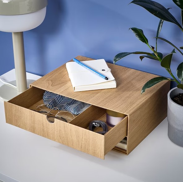 Organización de accesorios pequeños y revistas