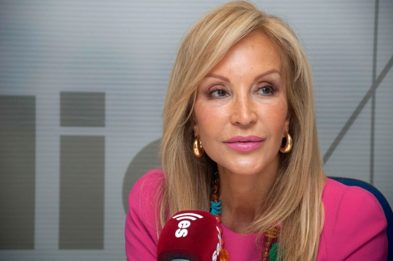 Navidad con Glamour: crea un árbol festivo inspirado en Carmen Lomana