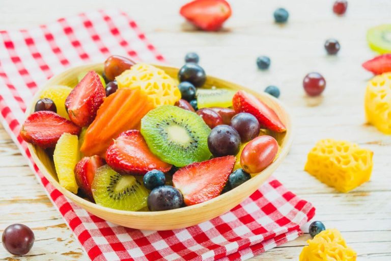 ¿Es malo cenar fruta? La verdad detrás del mito más repetido del verano