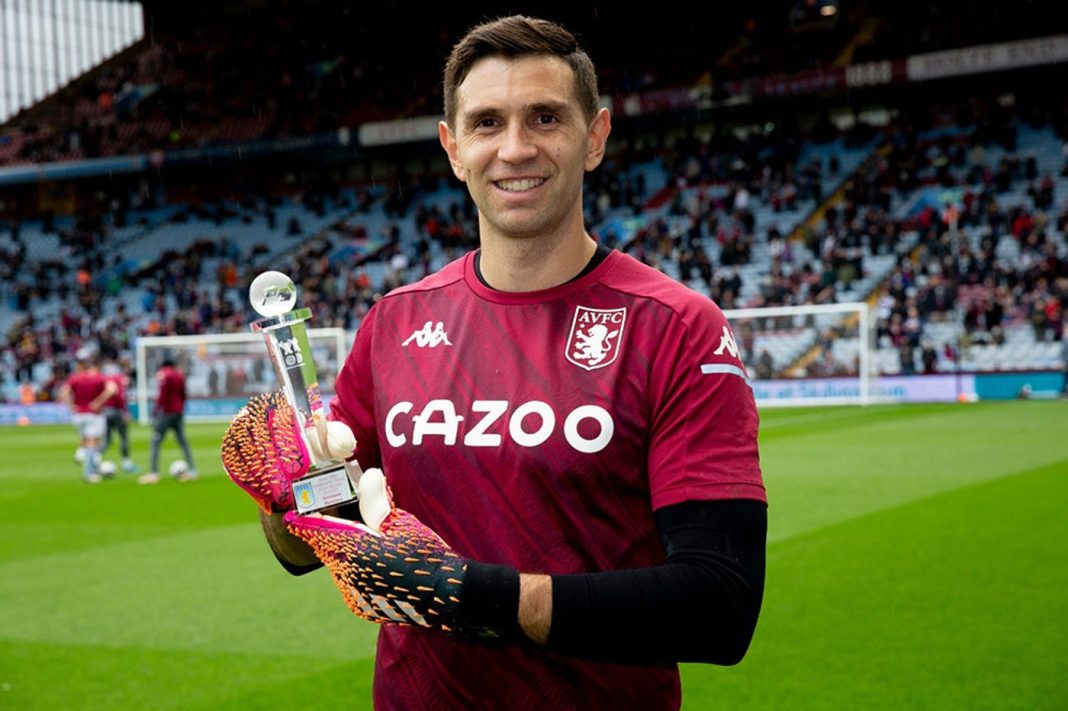 Dibu, el portero que está en la mira