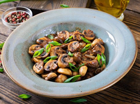 Las claves de Karlos Arguiñano para conservar el tamaño de los champiñones en su receta