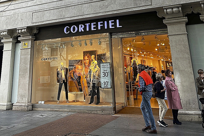 El descuentazo en el blazer de lentejuelas para Navidad en Cortefiel