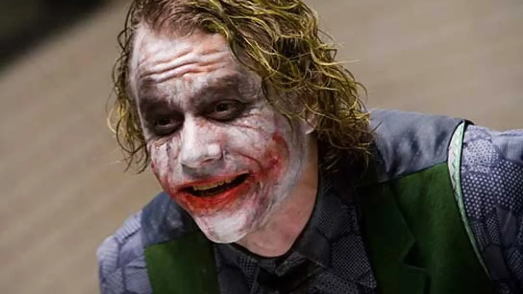 El precioso guiño que escondió el actor del Joker en la película de Batman 'El caballero oscuro' 135 El precioso guiño que escondió el actor del Joker en la película de Batman 'El caballero oscuro'