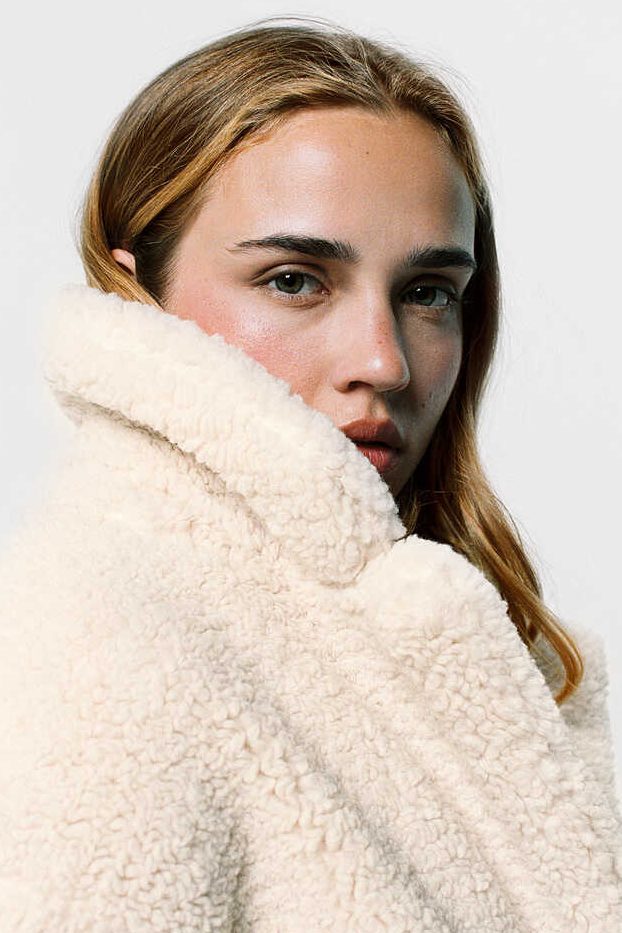 Abrigo Springfield: el complemento perfecto para tu look de Navidad
