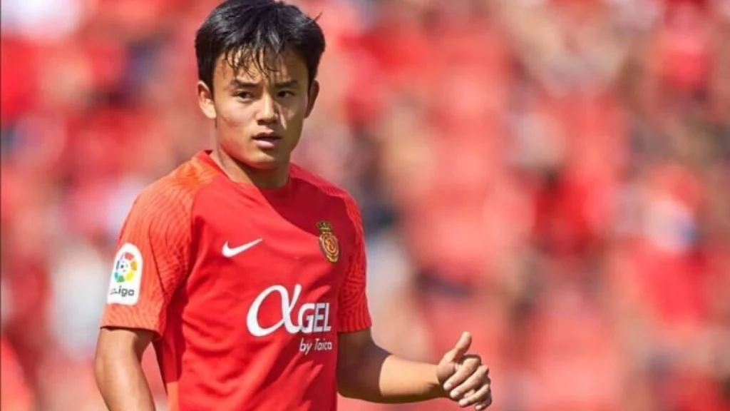 De no rascar bola en Barça y Madrid a que se lo rife medio mundo: el futbolista de LaLiga que encandila a la Premier 211 En la Premier quieren al futbolista