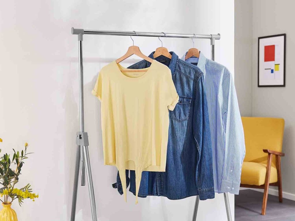 El perchero de Lidl no sólo es económico, es plegable y eso es perfecto