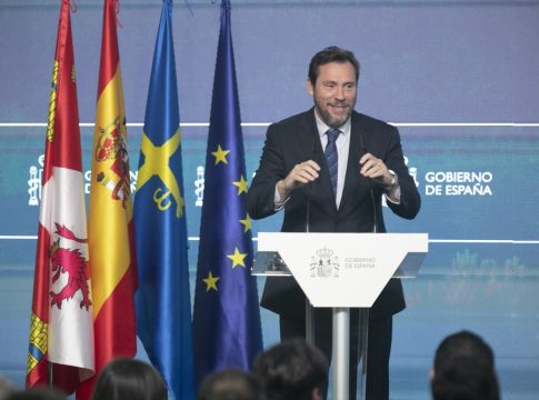 Óscar Puente apunta a Ayuso por los problemas de un servicio que ella no gestiona