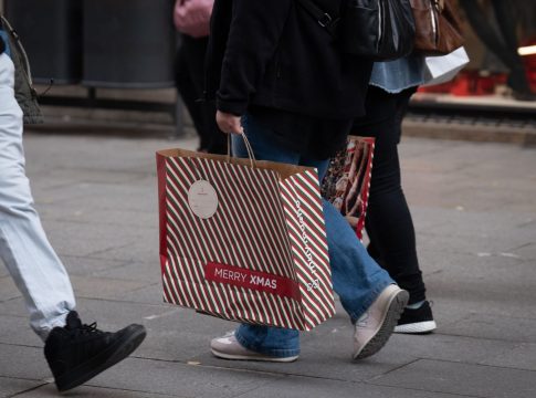 España se prepara para la campaña navideña: los empleos que más se ofrecen y los que más faltan Fuente: Europa Press