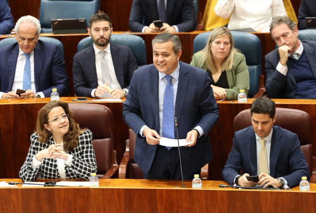 EuropaPress 5635908 consejero vivienda transportes infraestructuras jorge rodrigo interviene