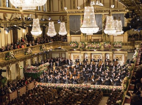 El alemán Christian Thielemann dirigirá a la Orquesta Filarmónica de Viena en el Concierto de Año Nuevo 2024 El Concierto de Año Nuevo se celebrará, como desde 1949, en la Sala Dorada de la Sociedad Musical, la Musikverein de Viena