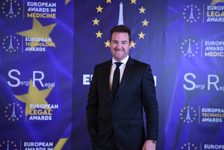 El Dr. Soler recibe el premio European Awards in Medicine 2023 en la especialidad de Traumatología
