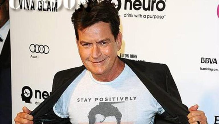 Insólito: la vecina de Charlie Sheen ha intentado estrangularle en su mansión