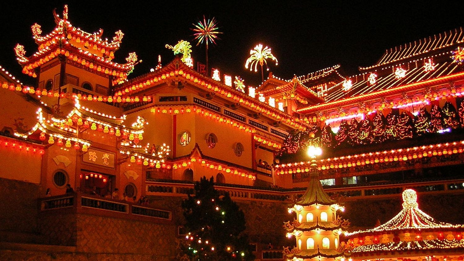 LUZ Y COLOR EN ASIA: TRADICIÓN Y MODERNIDAD