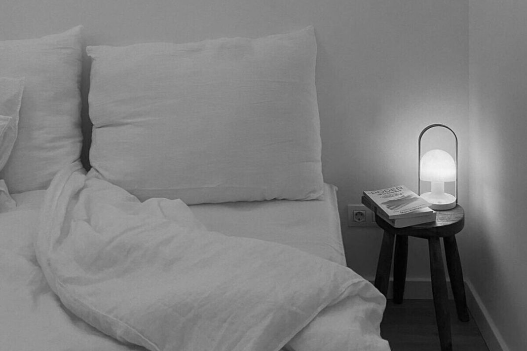 Esta mesita de noche de IKEA es barata e ideal para cualquier dormitorio