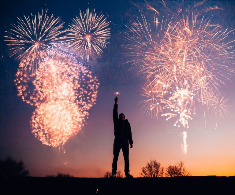 Nit de l'Alba Elche: la palmera más grande del mundo llena el cielo de fuegos artificiales este jueves