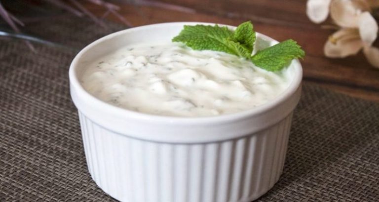 Salsa de yogur deliciosa y cremosa, receta del toque perfecto para tus platos