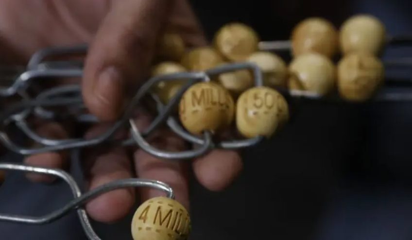 Lo que debes hacer para cobrar un premio compartido de la Lotería de Navidad 2023