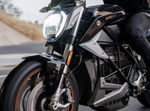 ¡Cuidado con las emisiones! La DGT puede prohibirte la entrada en moto a muchas ciudades