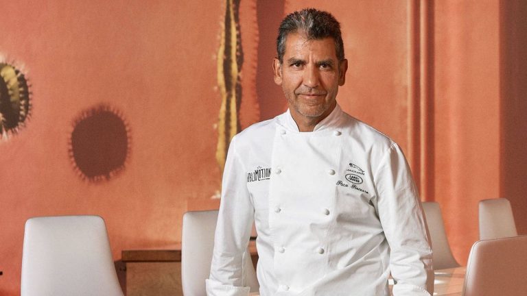 Paco Roncero enseña a hacer 'miel de aceite de oliva' con cera de abeja: el truco para tostadas de jamón