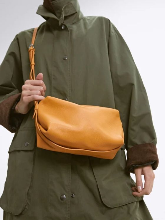 El bolso low cost del que no te despegarás desde enero lo tiene Parfois, y por solo 30 euros 127 Parfois tiene los complementos para tus outfits