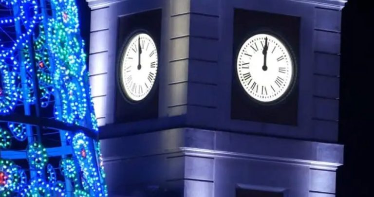¿Por qué es tan raro el número 4 del reloj de la Puerta del Sol para las Campanadas de Nochevieja?