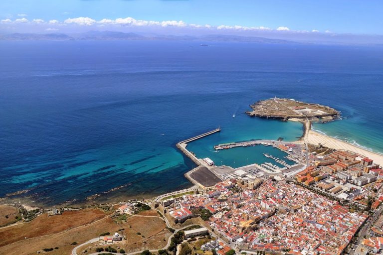 La magia de Cádiz: un rincón medieval escondido dentro de un castillo que te espera con encanto y tradición