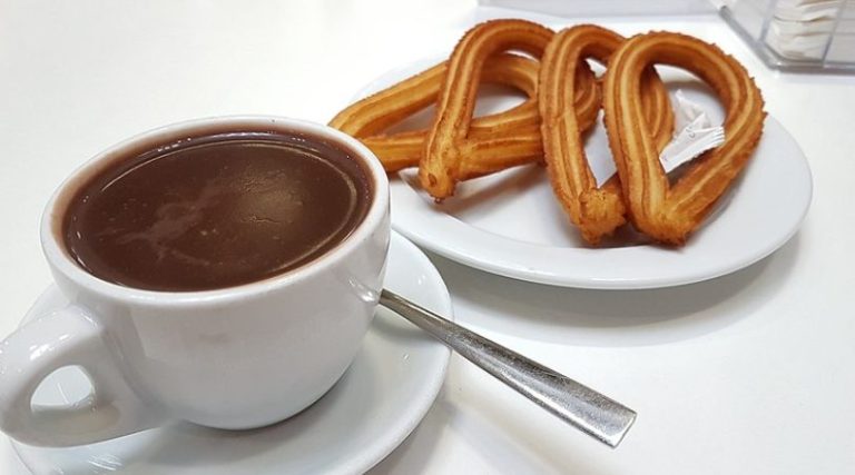Te contamos dónde probar los churros San Ginés más famosos de Madrid sin entrar en lista de espera