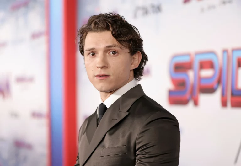 Tom Holland y Zendaya derriten internet con su entrevista de cachorros