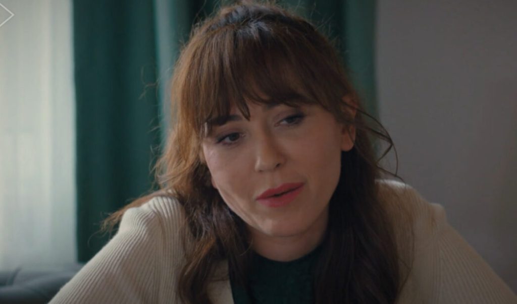 Zehra revelará las razones a Tolga de su crimen, en este nuevo avance semana de 'Hermanos' por Antena 3