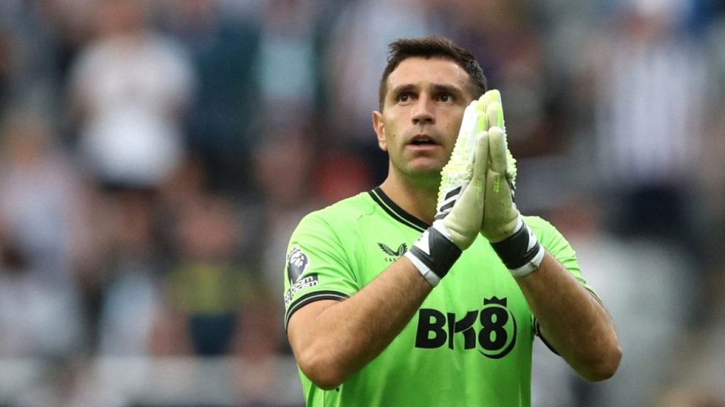 Un toma y dame en ese partido donde el portero se llevó unos cuantos dardos