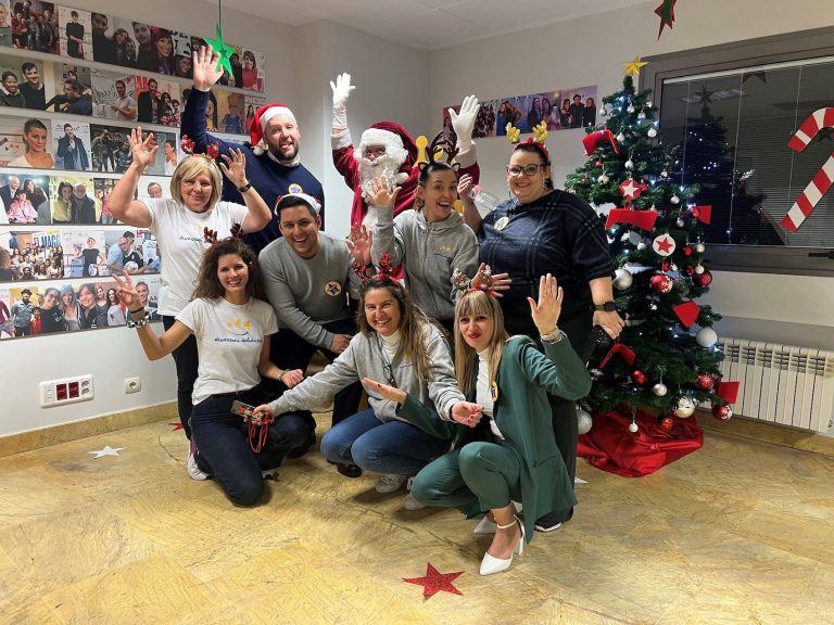 Hipoges cierra 2023 con una gran inversión en RSC y pone el ‘sello’ con su acción solidaria navideña