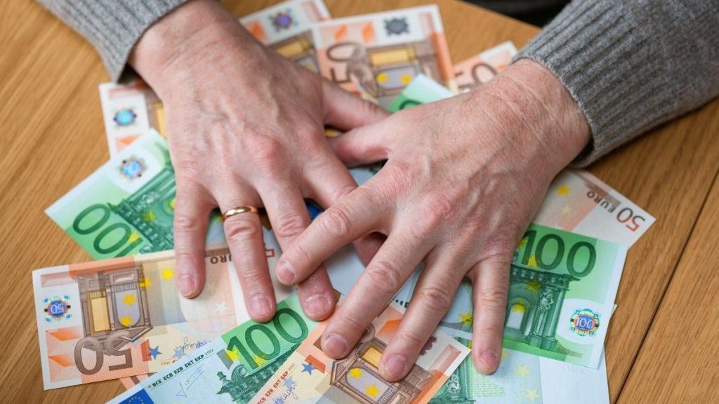 Distintas fechas de cobro por bancos