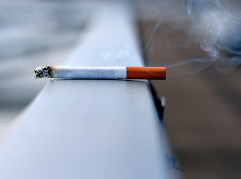 cigarro encendido cigarro