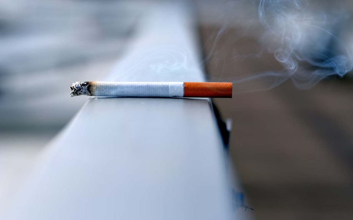 cigarro encendido cigarro