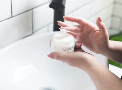 cosmeticos farmacia Los 7 cosméticos de parafarmacia que necesitas este invierno