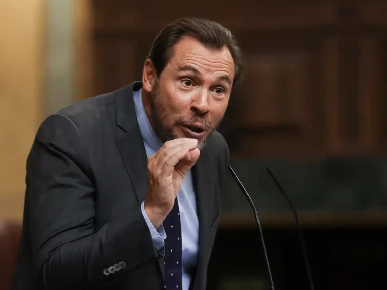 Álvaro Fernández 'abandona' a Rita Maestre por Óscar Puente y 121.000 €