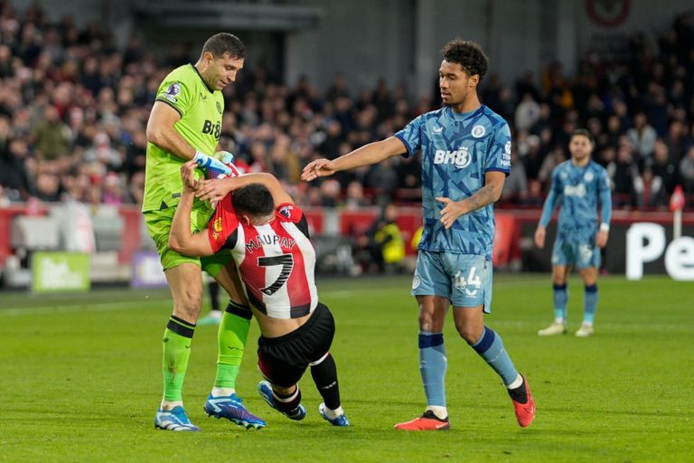 “Es un idiota, una vergüenza”: en la Premier se cansan del portero revelación del último Mundial 